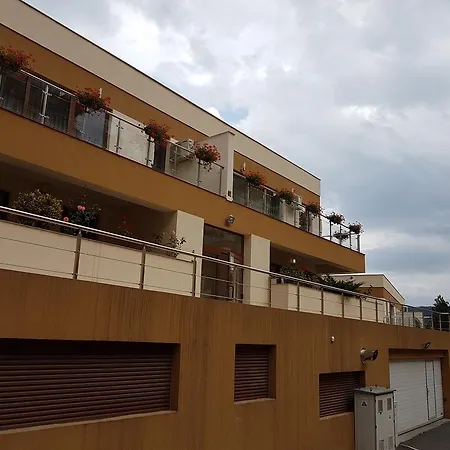 Seasons Garden Апартаменти *