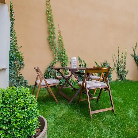 Апартаменти Seasons Garden *